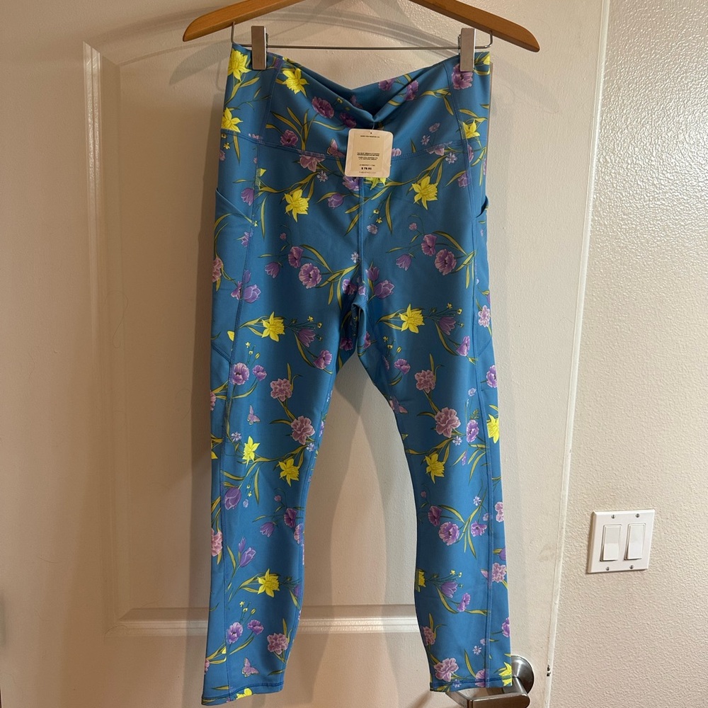 Fabletics yoga pants Size L. Size chart attached